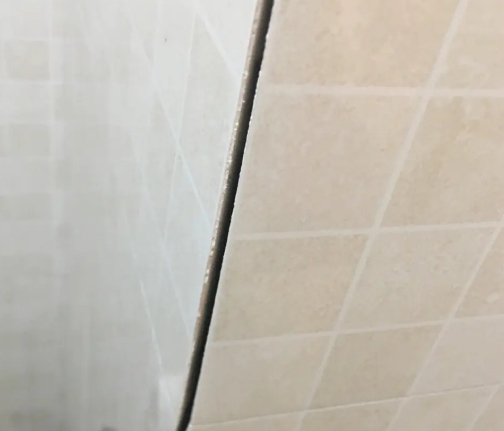 黄石市瓷砖空鼓维修公司分享阳台瓷砖脱落的修复过程可以分为以下几个步骤