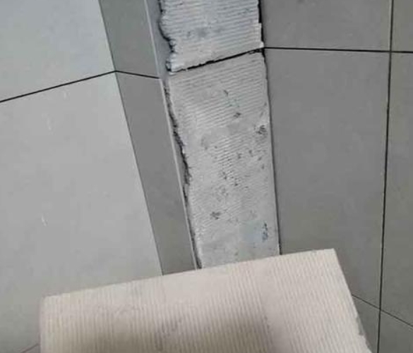 黄石市瓷砖空鼓维修公司分享下厨房瓷砖脱落的补救措施。
